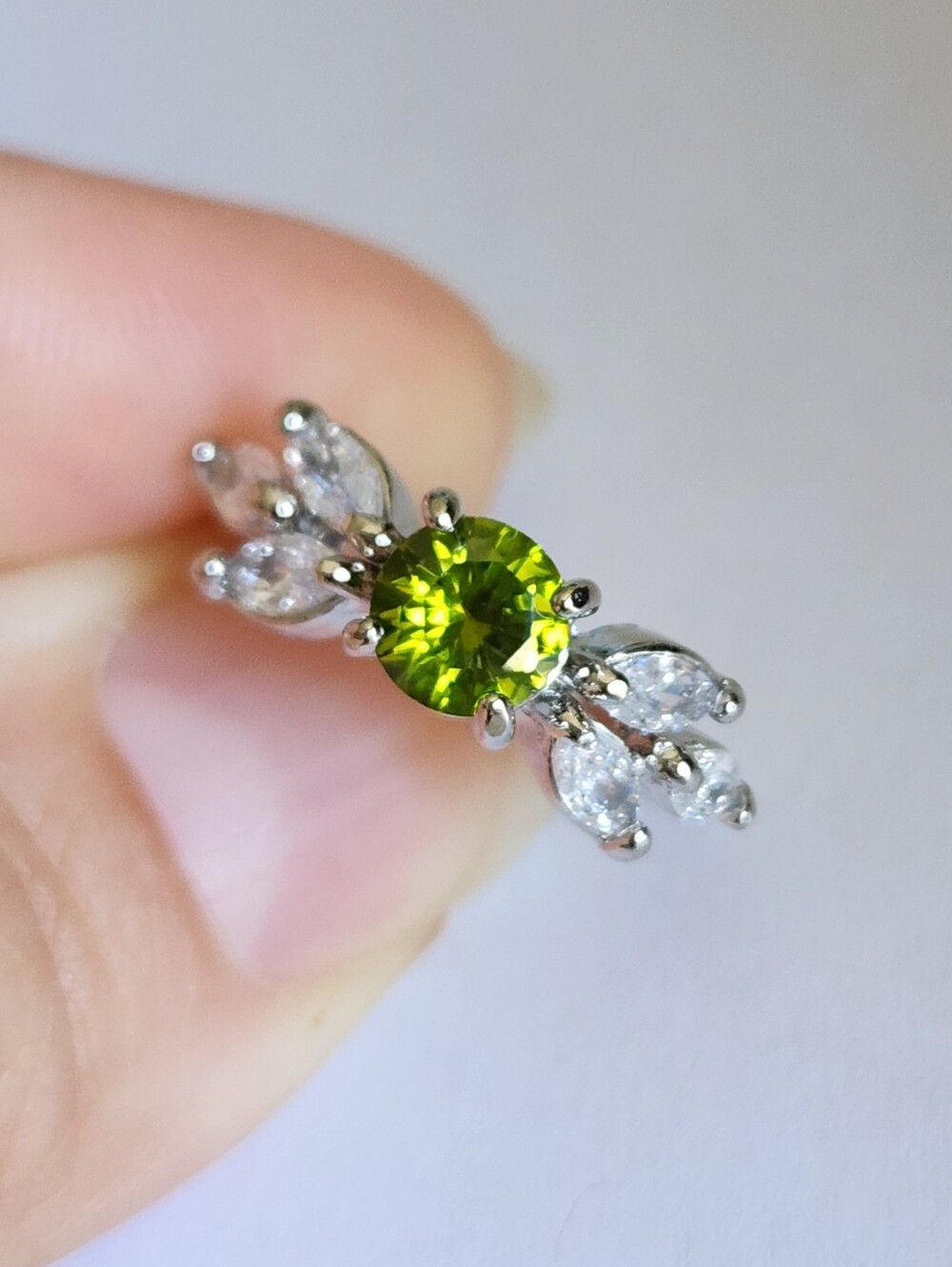 New 925 Silver Round Cut Peridot Diamond Flower Ring for Women
